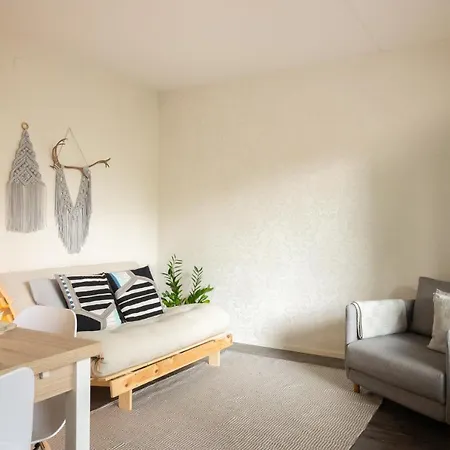 Scandi In Near Uni, Free Parking Apartment *